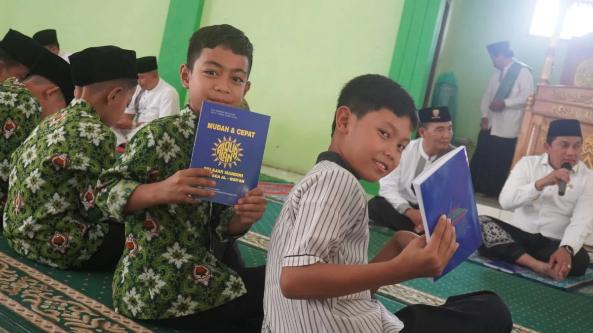  Berantas Buta Huruf al Quran, Pj Bupati Sumedang Ajarkan Anak-anak Mengaji