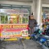 Tekuni Usaha Minuman Jus, Sobur Antarkan Anak Jadi Sarjana