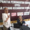 OPTIMIS: Ketua PPS Desa Serang, Dandan Rahmat (kiri) bersama anggota PPS seusai memaparkan tahapan Pilkada 202