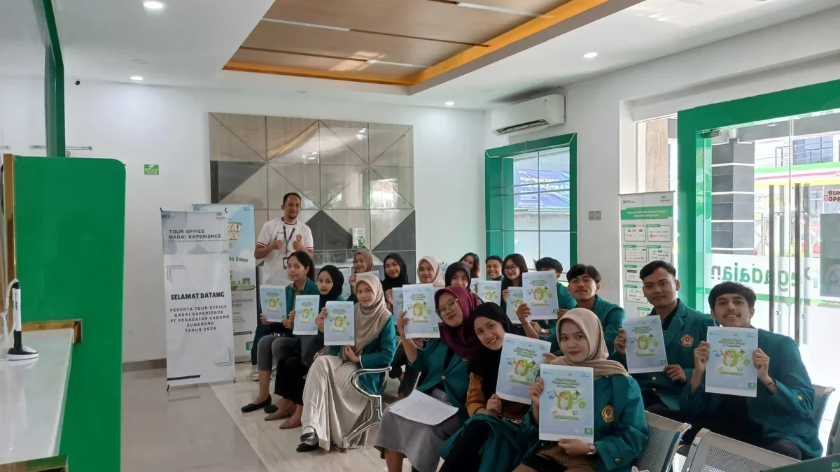 Lanjutan Tour Office Gadai Experience PT Pegadaian Cabang Sumedang dengan mahasiswa FEB pemasaran UNSAP