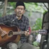 Lirik dan Chord Lagu Kuliah - Iksan Skuter: alfan merubah cita-citanya