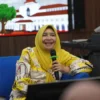 OPTIMALKAN: Sekda Sumedang Tuti Ruswati saat menghadiri sosialisasi West Java Women Empowerment (WJWE) di Aula