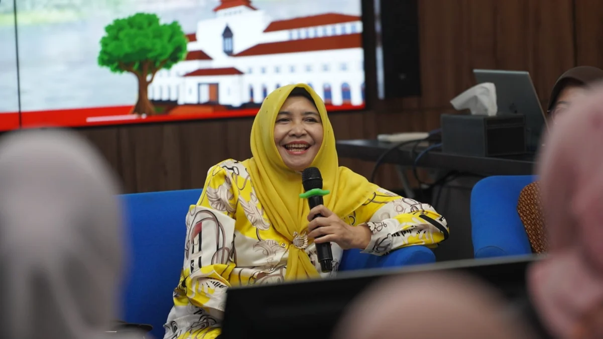 OPTIMALKAN: Sekda Sumedang Tuti Ruswati saat menghadiri sosialisasi West Java Women Empowerment (WJWE) di Aula