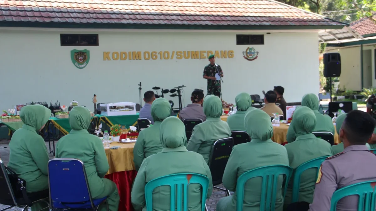 BERSINERGI: Dandim 0610/Sumedang Letkol Kav Christian Gordon Rambu saat menyampaikan sambutan saat kegiatan sy