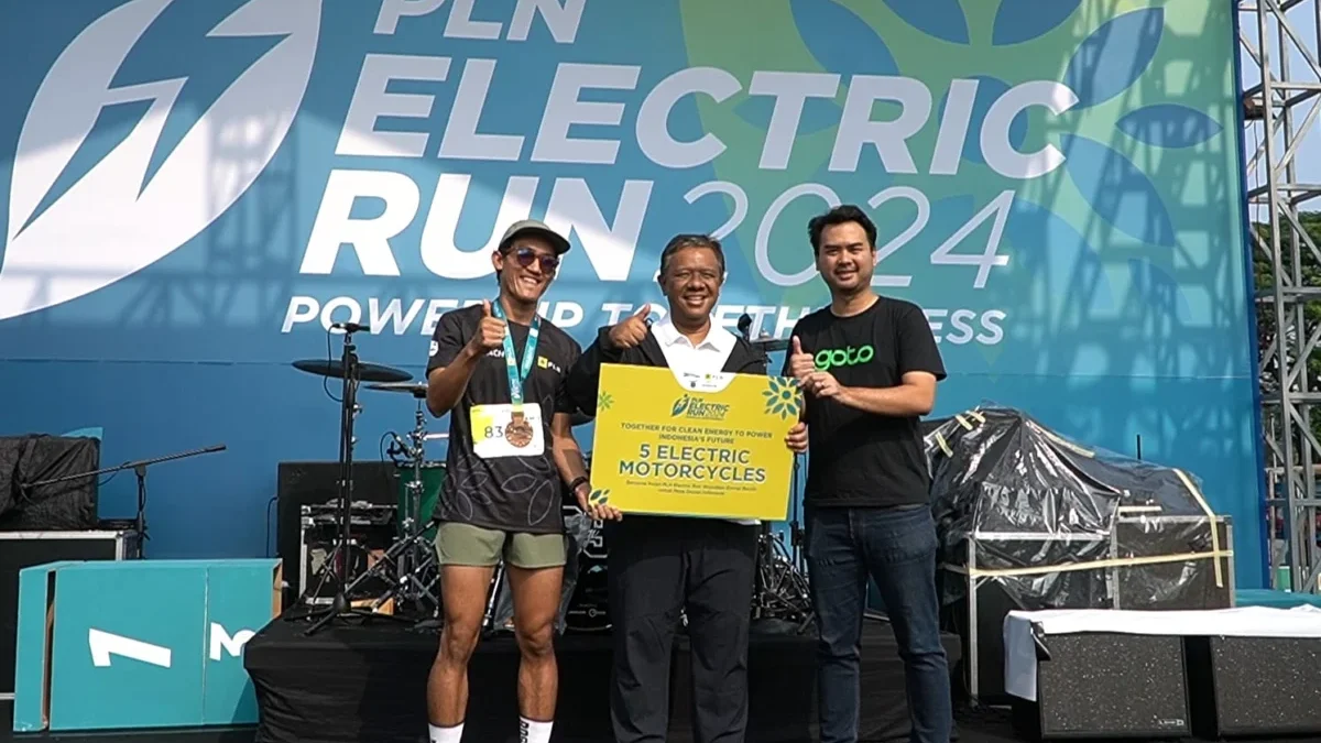 5 Pengemudi Ojol Prasejahtera Peroleh Motor Listrik di PLN Electric Run 2024