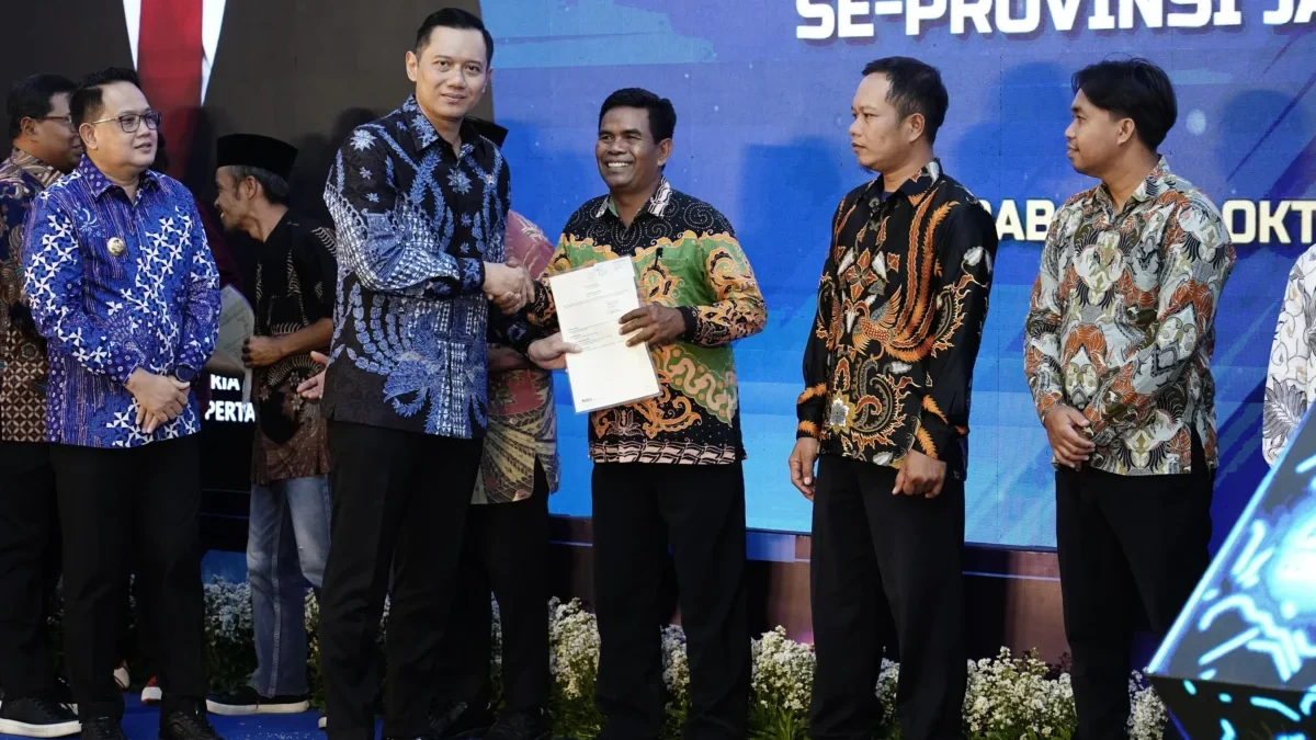 Terima Sertipikat dari Menteri AHY, Warga Lumajang Berharap Program PTSL Terus Berlanjut