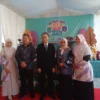 BERSAMA: Direktur Yayasan Ar Rafi BHS Sumedang, Dra Hj Yeyet Suryati, M.M., M.H., (kedua dari kiri) bersama Ke