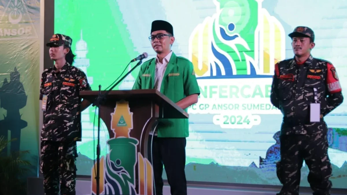 TEGASKAN: Ketua GP Ansor Sumedang Acep Komarudin Hidayat saat memberikan sambutan pada kegiatan konferensi cab