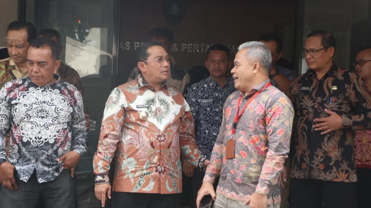 APRESIASI: Pj Bupati Sumedang, Yudia Ramli saat monitoring dan pembinaan Sistem Akuntabilitas Kinerja Instansi