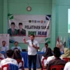 AMANKAN: Calon Bupati Sumedang Dony Ahmad Munir saat kegiatan pelatihan Saksi TPS di Gor Desa Sukaluyu Kecamat