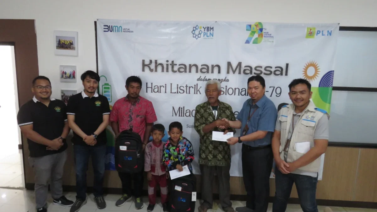 PLN UP3 Sumedang Melalui YBM PLN Gelar Khitanan Massal Untuk 20 Anak Yatim dan Dhuafa