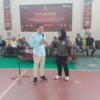 DORONG PARTISIPASI: Ketua KPU Sumedang Ogi Ahmad Fauzi saat melakukan sosialisasi Pilkada kepada Komunitas Bol