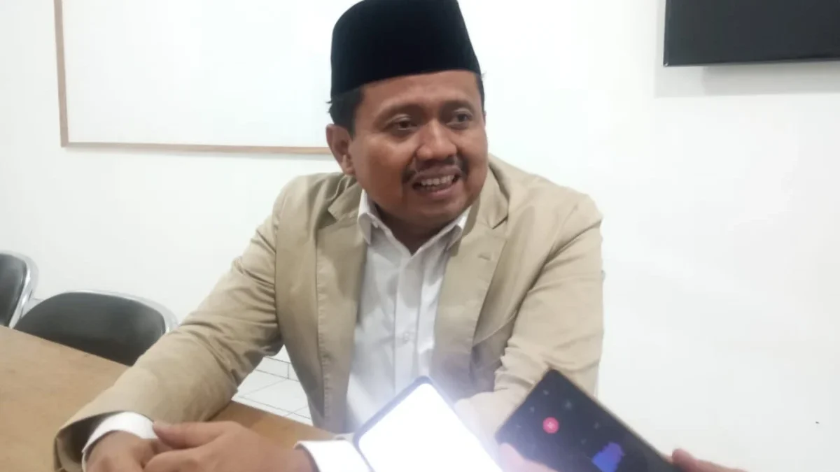 OPTIMIS: Calon Bupati Sumedang Dony Ahmad Munir saat berbincang dengan wartawan, baru-baru ini.