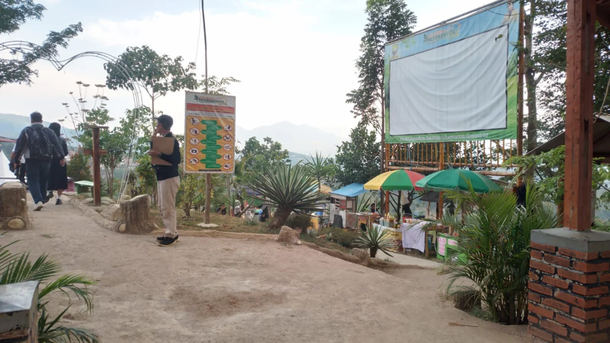 ANTUSIAS: Tempat wisata di Desa Pasirnanjung yang ramai dikunjungi wisatawan.