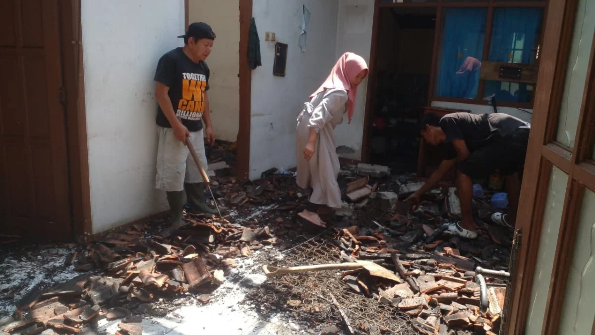 Kebakaran di Jatimulya Hanguskan 2 Buah Rumah, Kerugian Ditaksir Mencapai Rp. 350 Juta Rupiah