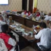 PEDULI: Sekda Tuti Ruswati saat mepimpin Rapat Evaluasi Akhir Gerakan Solidaritas Kemanusian PMI di Ruang Rapa