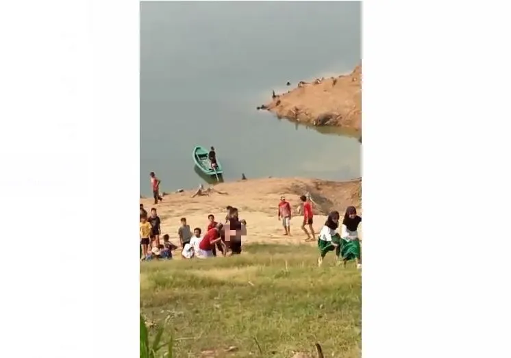 ISTIMEWA, MENINGGAL DUNIA: Seorang anak kecil tewas tenggelam setelah berenang di pesisir bendungan waduk Jati