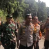 Pohon Tumbang di Cadas Pangeran Sumedang Sebabkan Antrian Panjang Kendaraan, Kapolres: Sudah Bisa Dilalui