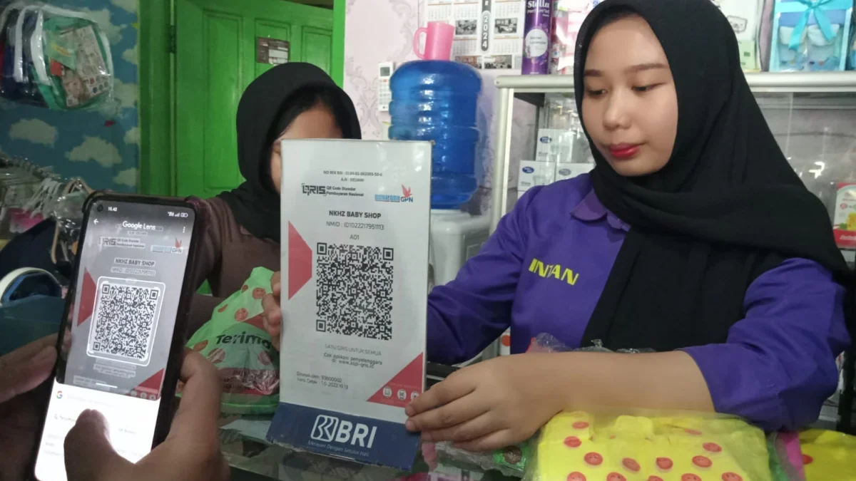 Belanja Praktis, Pakai QRIS, NKHZ Baby Shop Tumbuh Bersama QR Code BRI