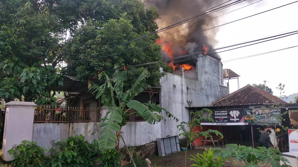 Kebakaran Rumah di Jatinunggal Akibat Korsleting Listrik, Diduga dari Stabilizer