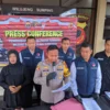 BONGKAR: Kapolres Sumedang AKBP Joko Dwi Harsono saat konferensi pers di Polres Sumedang, kemarin.