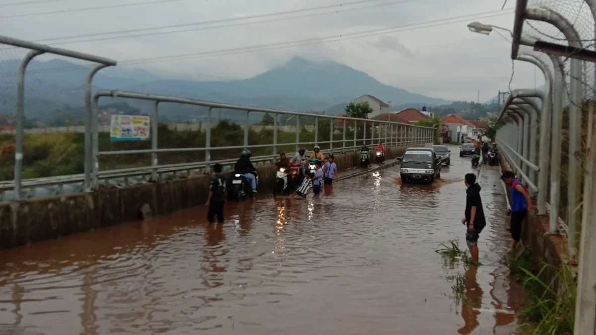 MENGGENANG: Drainase jembatan di atas tol Cisumdawu yang terletak di Desa Pasigaran, Kecamatan Tanjungsari, di