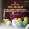 KERJA SAMA: Ketua KPU Sumedang Ogi Ahmad Fauzi saat sosialisasi Pilkada 2024 kepada para anggota Persis Kabupa