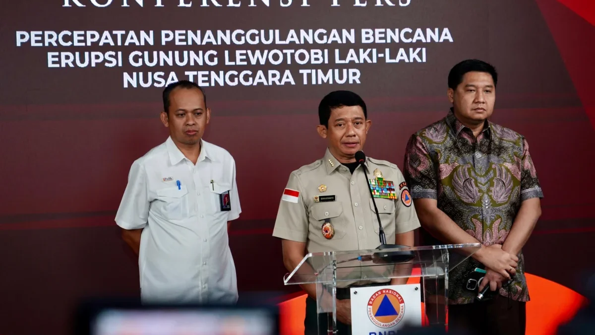 Menteri Nusron Siapkan 50 Hektare Tanah untuk Relokasi Korban Erupsi Gunung Lewotobi Laki-Laki NTT