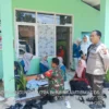 INSPIRASI: Petugas Inspektorat Kabupaten Sumedang saat monitoring dan evaluasi di Poskesdes Desa Sukajaya, Sel