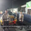 JAGA KEAMANAN: Personel Polsek Sumedang Selatan saat melaksanakan patroli Blue Light untuk mengantisipasi keja