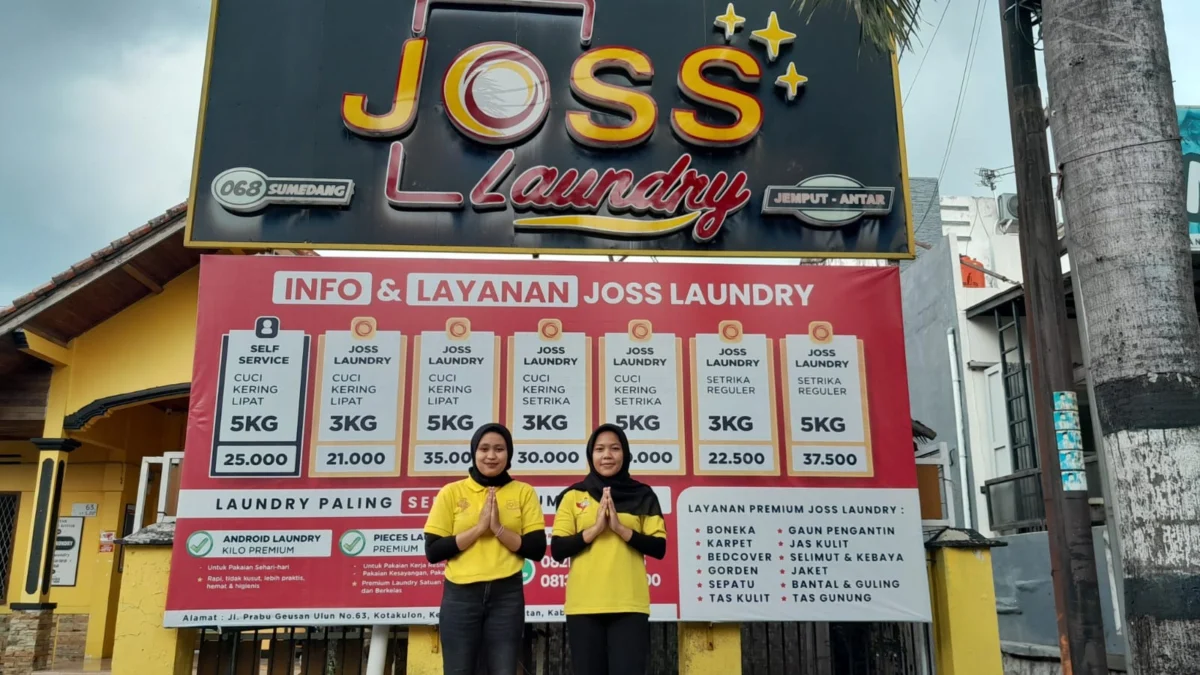 BERI LAYANAN: Joss Laundry bisnis cuci pakaian yang berada di Jalan Kartini No. 02, Sumedang.