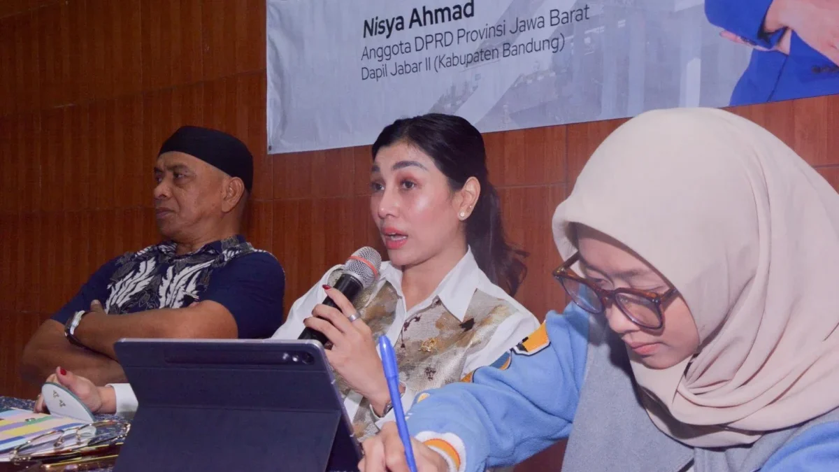 KOMITMEN: Anggota DPRD Provinsi Jawa Barat Daerah Pemilihan (Dapil) II Kabupaten Bandung, Nisya Ahmad saat men