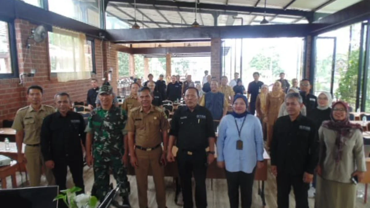 ALIHKAN: Sejumlah pejabat saat rapat integritas penataan aset dan penataan akses di Aula Sapphire City Park. K