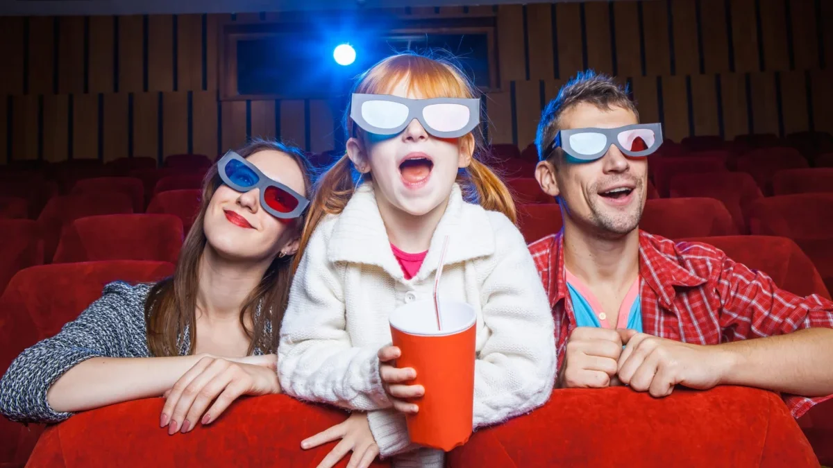 Tips Aman Membawa Anak Nonton ke Bioskop