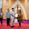 Jelang Perayaan Natal Menteri Nusron Serahkan Sertipikat untuk Gereja yang Berdiri sejak 1968