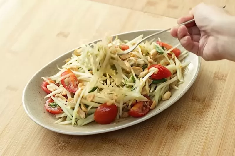 Cocok Buat Diet, Ini Dia Resep Som Tam Salad Pepaya Khas Thailand yang Bisa Kamu Buat Sendiri Dirumah!