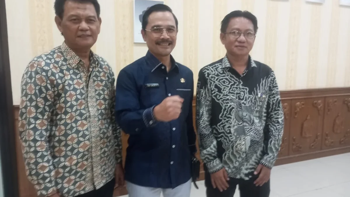 KOMITMEN: Ketua Dewan Pendidikan Kabupaten Sumedang Periode 2024-2029 Achyar Effendi (kiri) saat di PPS, Kamis