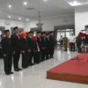 DIKUKUHKAN: Prosesi pelantikan Dewan Pendidikan Kabupaten Sumedang di Gedung Negara berlangsung Khidmat, kemar