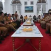 WASPADAI: Pj Bupati Sumedang Yudia Ramli saat memimpin Rakor Mitigasi Bencana di Gedung Negara, baru-baru ini.