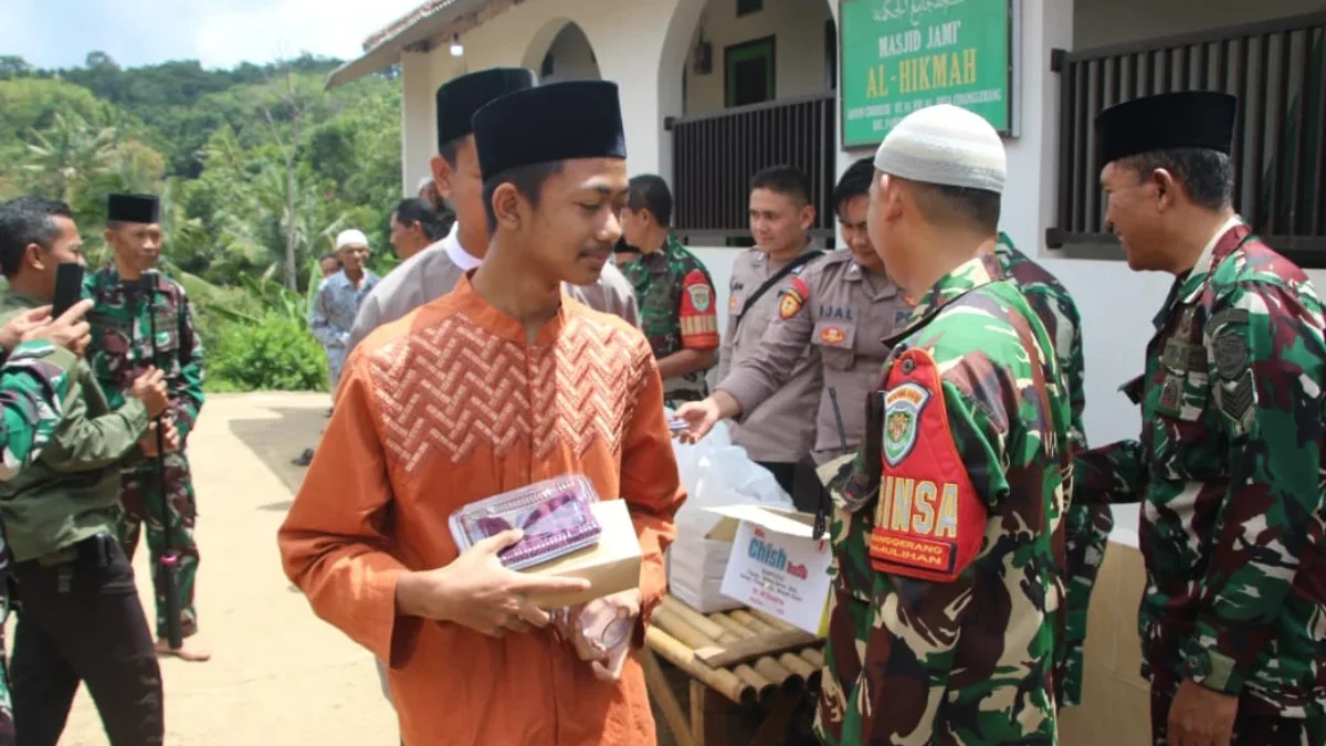 Koramil 1004 Tanjungsari Gelar Jumat Keliling di Pelosok Dusun Cideresik