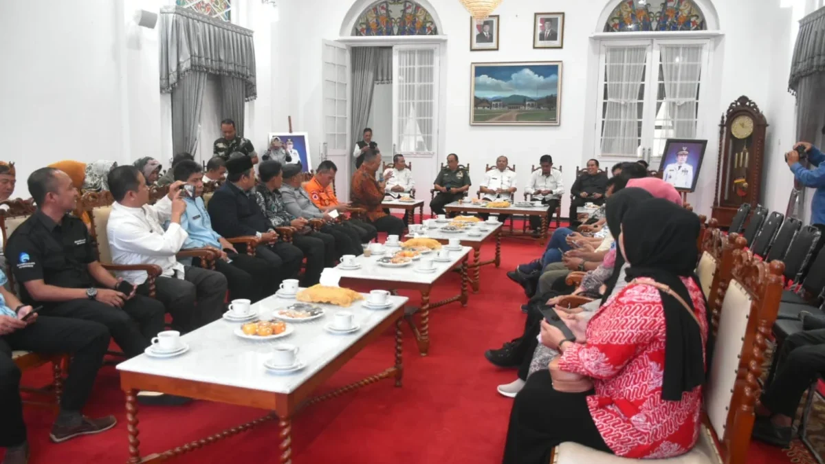 PERSIAPKAN: Forkopimda Sumedang saat menggelar Rapat Koordinasi (Rakor) menjelang Natal dan tahun baru di ruan