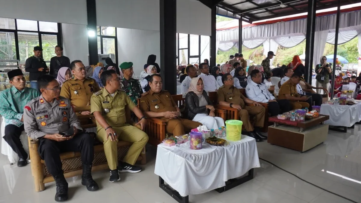 DESTINASI: Pj Bupati Sumedang Yudia Ramli saat meresmikan Sentra Kuliner Ikan di Kecamatan Jatigede, baru-baru