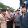 MENGAWASI: Ketua DPRD Kabupaten Sumedang, Sidik Jafar, bersama anggota DPRD dari Dapil 5, saat pemantauan Pos