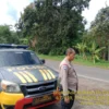 PANTAU: Personil Polsek Tanjungmedar saat melaksanakan Kegiatan Rutin yang Ditingkatkan (KRYD), Kamis (26/12).