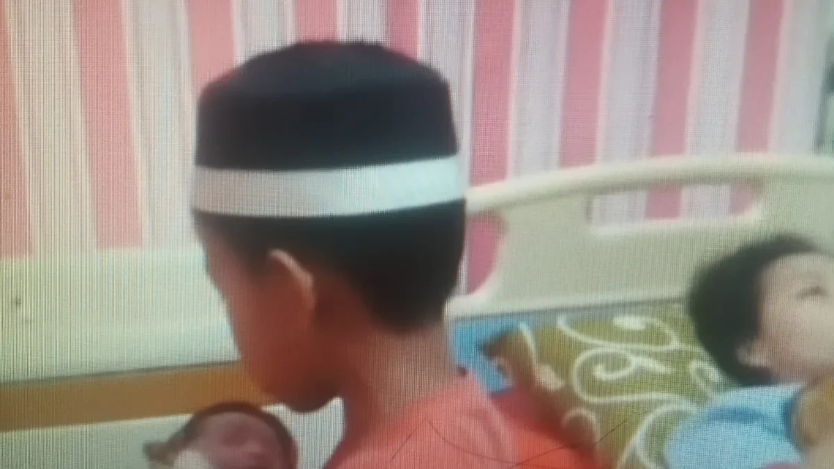 Viral Seorang Anak Kumandangkan Azan Bayi Baru Lahir