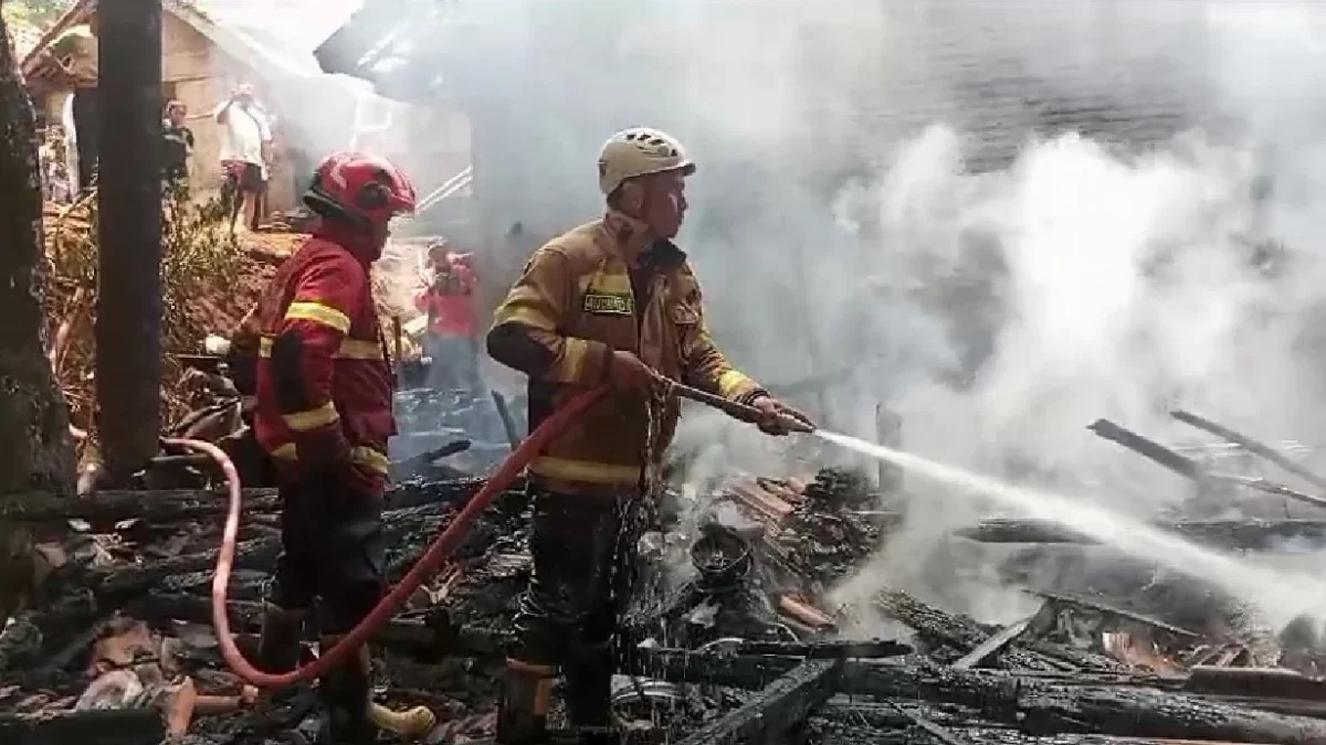 Rumah Semi Permanen di Cimanggung Hangus Terbakar, Kerugian Capai Puluhan Juta