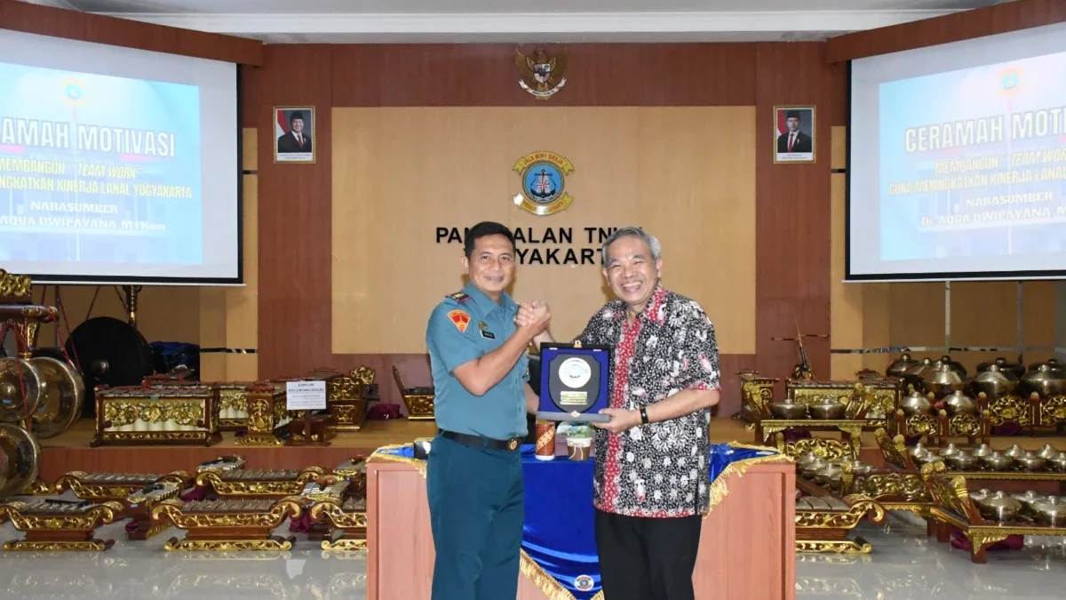 Dr Aqua Dwipayana: Berkah Danlanal Yogyakarta Letkol Mar Hafied Indarwan dan Istri Pulang Umroh Dr Aqua Dwipayana: Berkah Danlanal Yogyakarta Letkol Mar Hafied Indarwan dan Istri Pulang Umroh