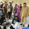 DESTINASI: Pj Bupati Sumedang, Yudia Ramli, saat meresmikan Gedung Workshop Batik di Geoteater Rancakalong, ba