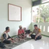 IMBAU: Bhabinkamtibmas Desa Jatisari menggelar kegiatan silaturahmi Kamtibmas bersama warga, baru-baru ini.