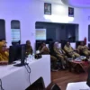 WASPADA: Pj Bupati Sumedang Yudia Ramli saat Rapat Koordinasi Pengendalian Inflasi tahun 2025 di Command Cente